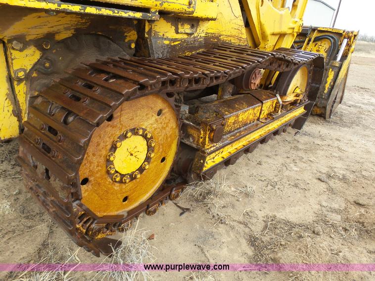 image for item J6225 1976 International 125E loader