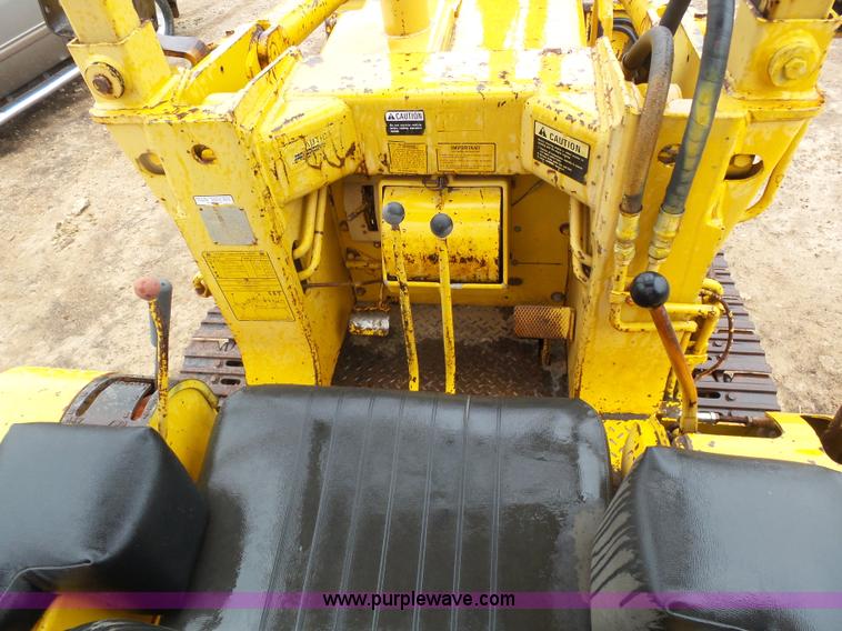 image for item J6225 1976 International 125E loader