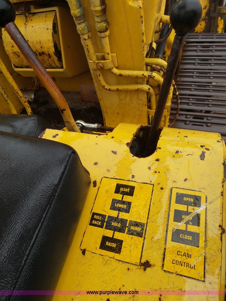 image for item J6225 1976 International 125E loader