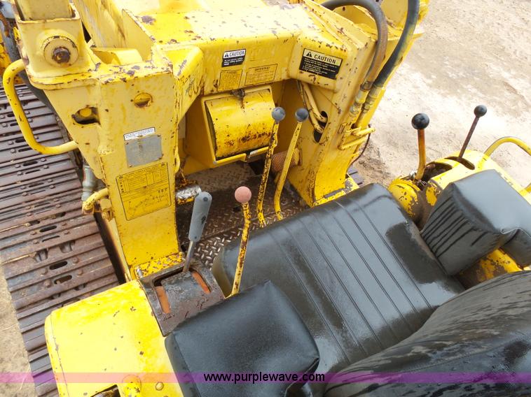 image for item J6225 1976 International 125E loader