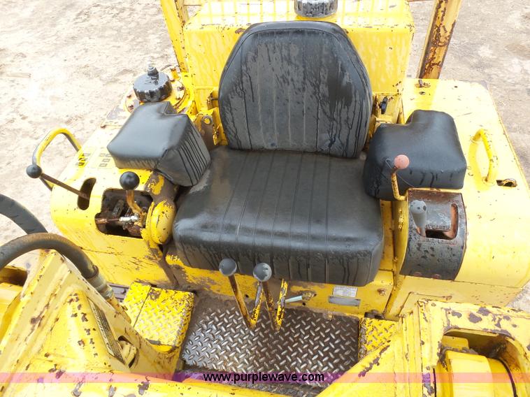 image for item J6225 1976 International 125E loader