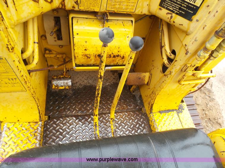 image for item J6225 1976 International 125E loader
