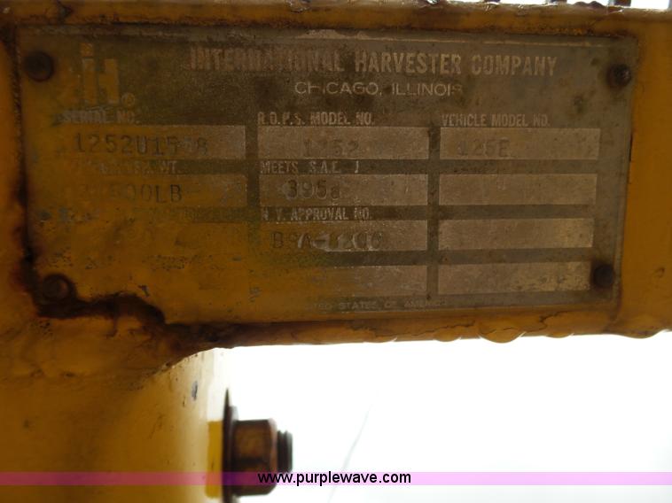 image for item J6225 1976 International 125E loader