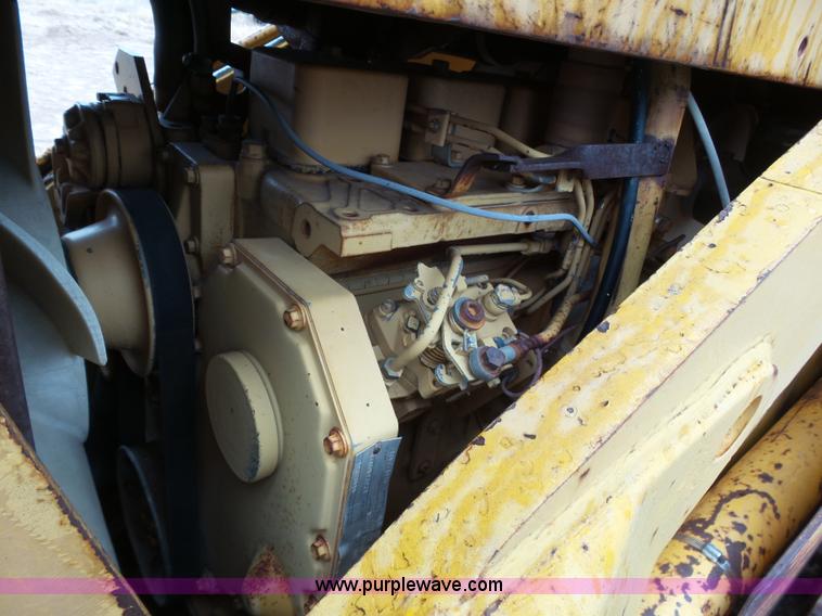 image for item J6225 1976 International 125E loader