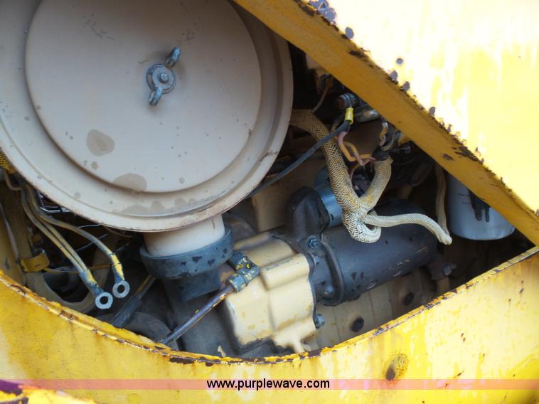 image for item J6225 1976 International 125E loader