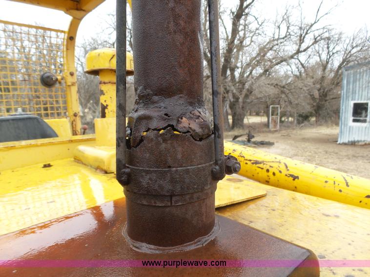 image for item J6225 1976 International 125E loader