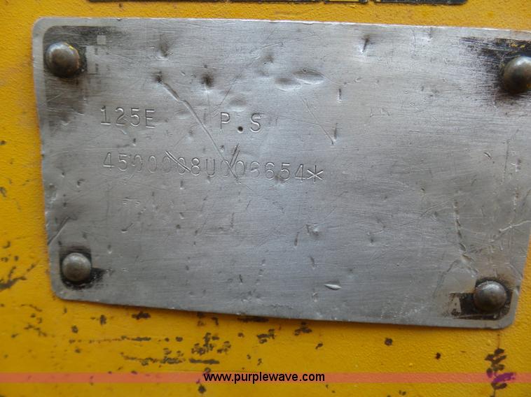 image for item J6225 1976 International 125E loader