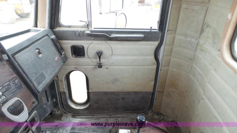 image for item J7263 1989 Peterbilt 357 mixer truck