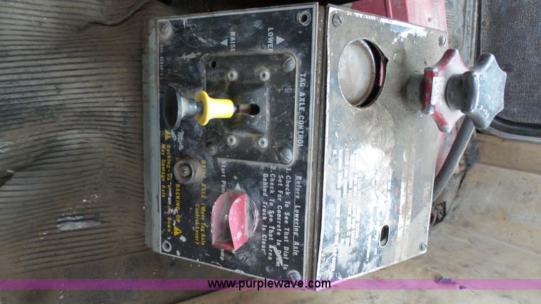 image for item J7263 1989 Peterbilt 357 mixer truck