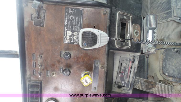 image for item J7263 1989 Peterbilt 357 mixer truck