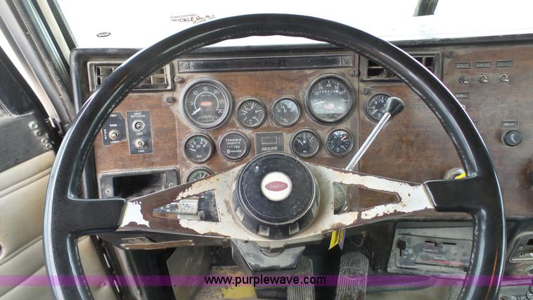 image for item J7263 1989 Peterbilt 357 mixer truck