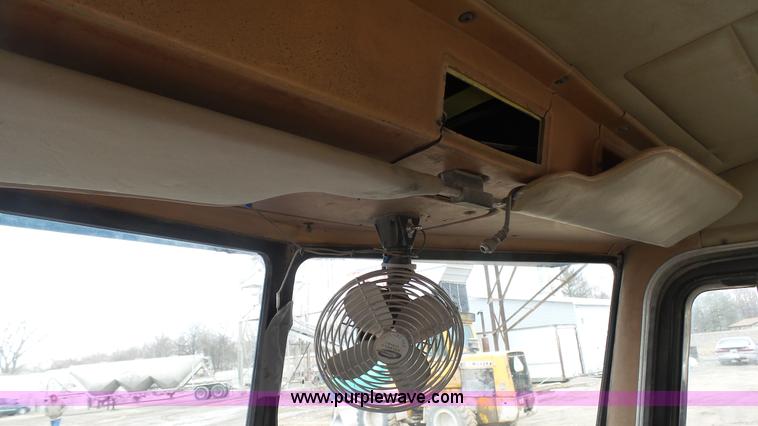 image for item J7263 1989 Peterbilt 357 mixer truck