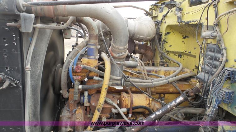 image for item J7263 1989 Peterbilt 357 mixer truck