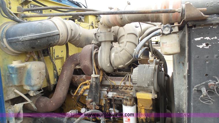 image for item J7263 1989 Peterbilt 357 mixer truck