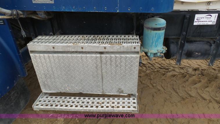 image for item J7263 1989 Peterbilt 357 mixer truck