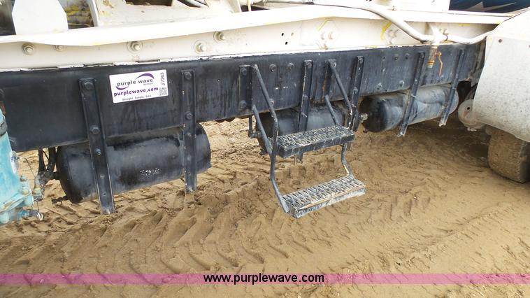 image for item J7263 1989 Peterbilt 357 mixer truck