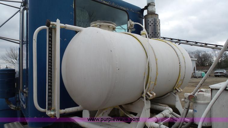 image for item J7263 1989 Peterbilt 357 mixer truck