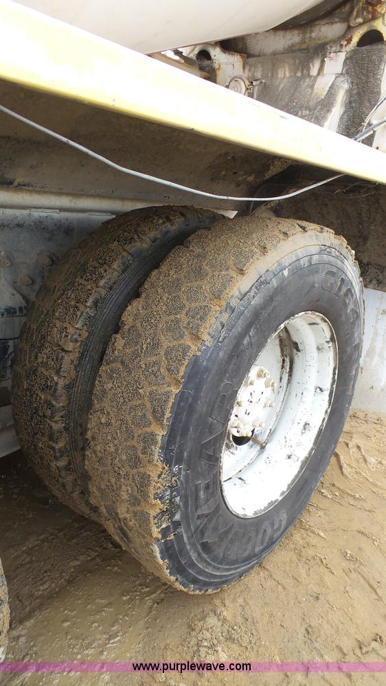 image for item J7263 1989 Peterbilt 357 mixer truck