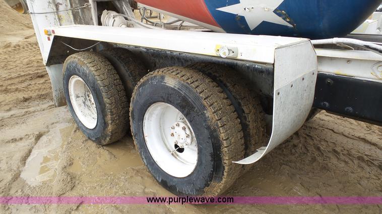 image for item J7263 1989 Peterbilt 357 mixer truck