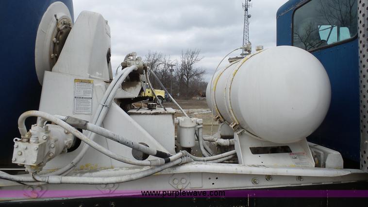 image for item J7263 1989 Peterbilt 357 mixer truck