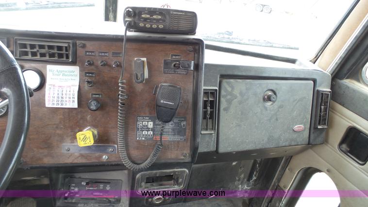 image for item J7264 1989 Peterbilt 357 mixer truck