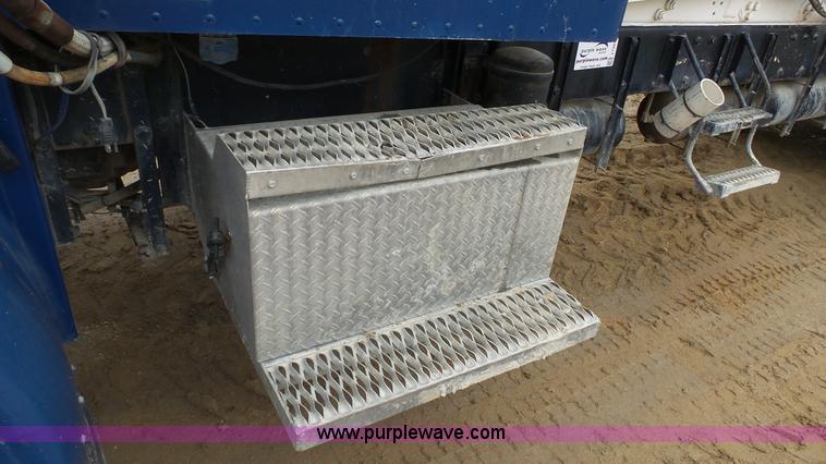 image for item J7264 1989 Peterbilt 357 mixer truck