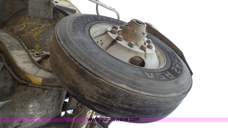 image for item J7264 1989 Peterbilt 357 mixer truck