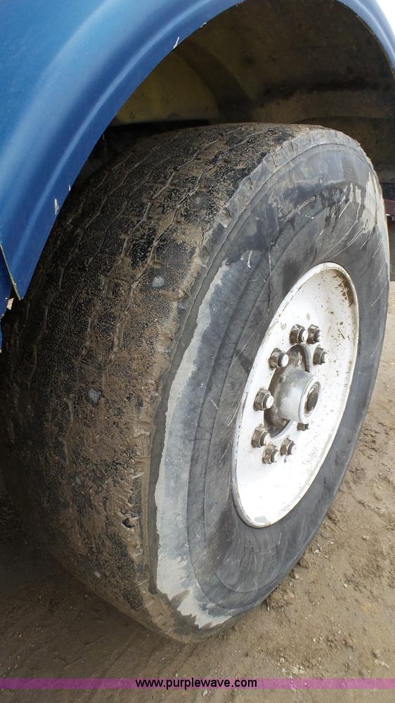 image for item J7264 1989 Peterbilt 357 mixer truck