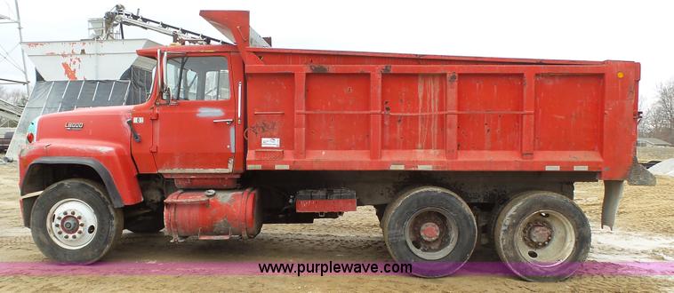 image for item J7267 1980 Ford L8000 dump truck