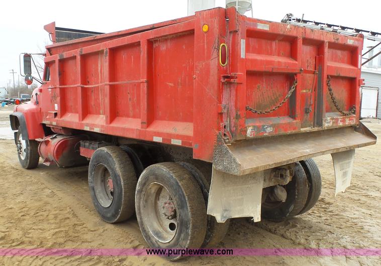 image for item J7267 1980 Ford L8000 dump truck