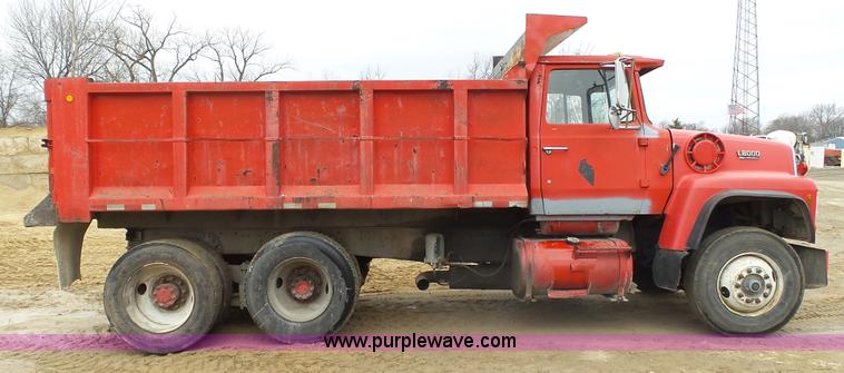 image for item J7267 1980 Ford L8000 dump truck