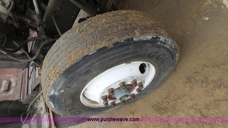 image for item J7267 1980 Ford L8000 dump truck