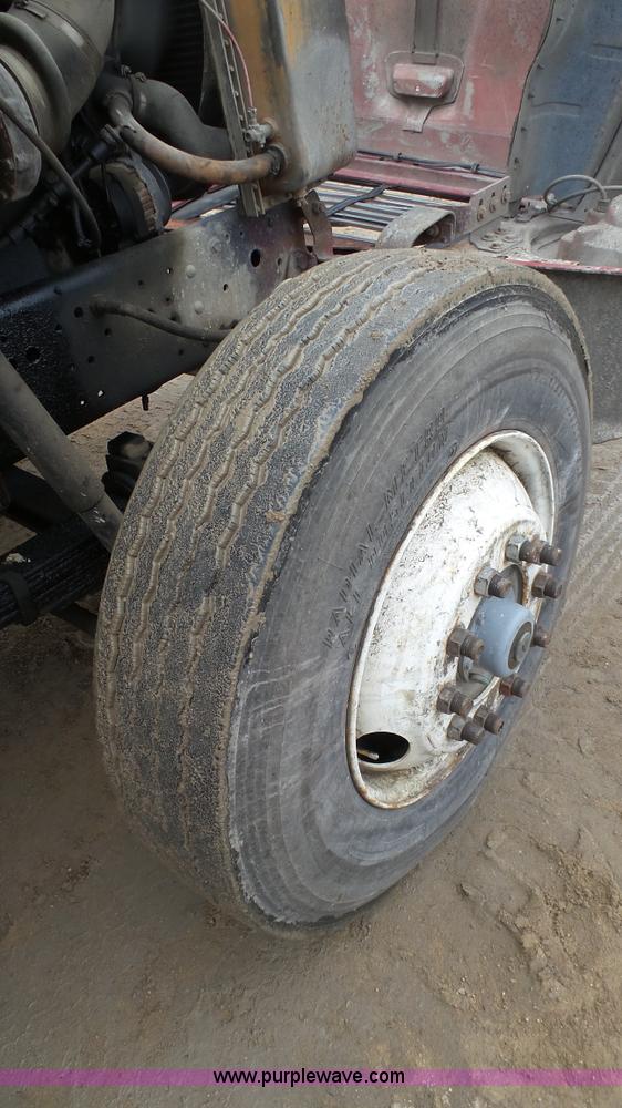 image for item J7267 1980 Ford L8000 dump truck