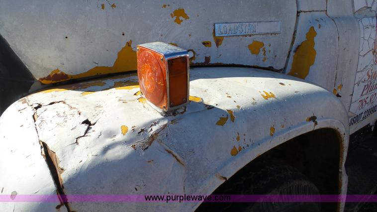 image for item J7276 1972 International Loadstar dump truck