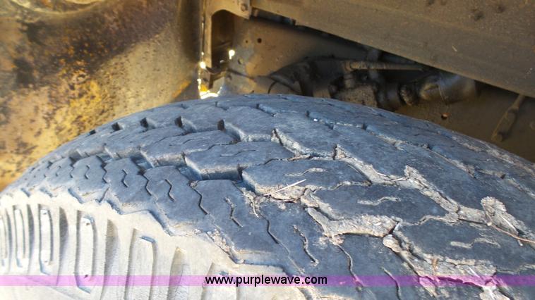 image for item J7276 1972 International Loadstar dump truck