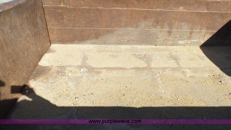 image for item J7276 1972 International Loadstar dump truck