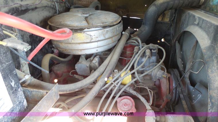 image for item J7276 1972 International Loadstar dump truck