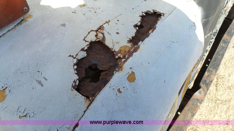 image for item J7276 1972 International Loadstar dump truck