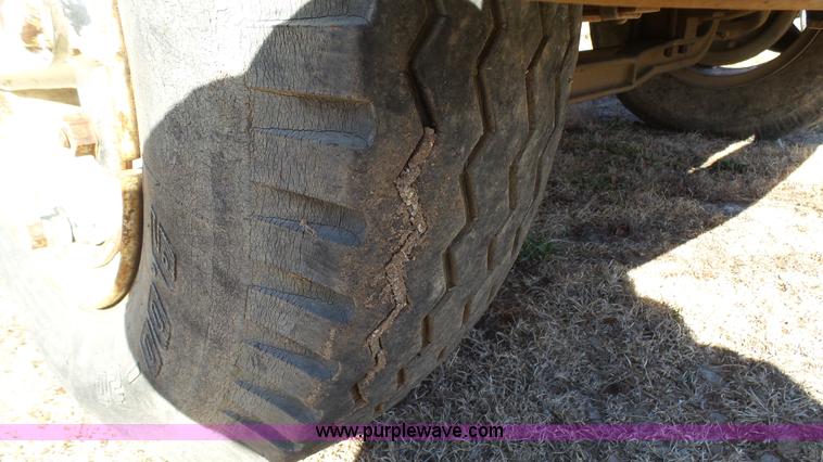 image for item J7276 1972 International Loadstar dump truck