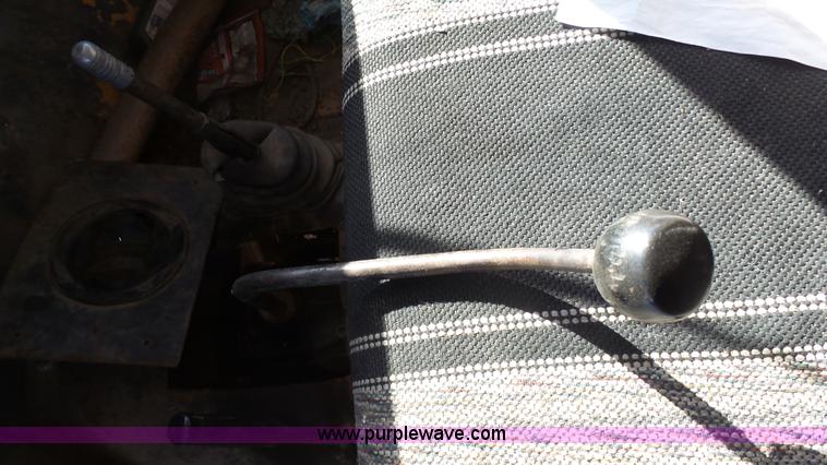 image for item J7276 1972 International Loadstar dump truck