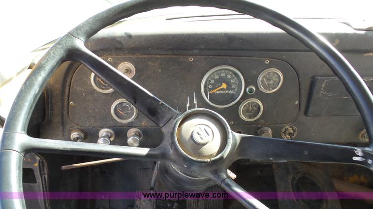 image for item J7276 1972 International Loadstar dump truck