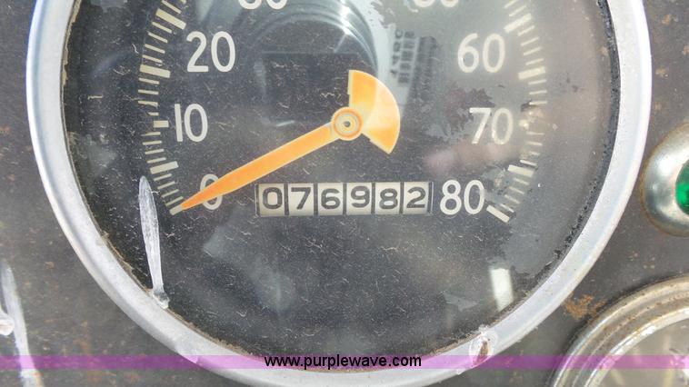 image for item J7276 1972 International Loadstar dump truck