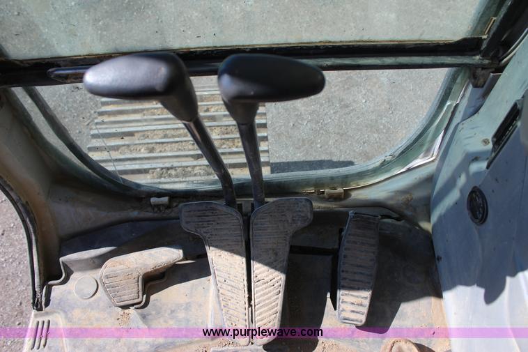 image for item J7561 2005 Kobelco SK330LC excavator