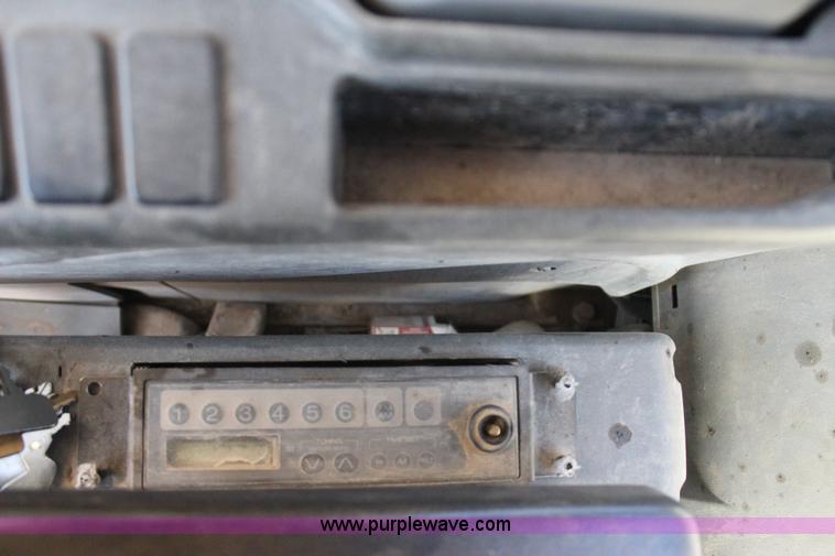 image for item J7561 2005 Kobelco SK330LC excavator