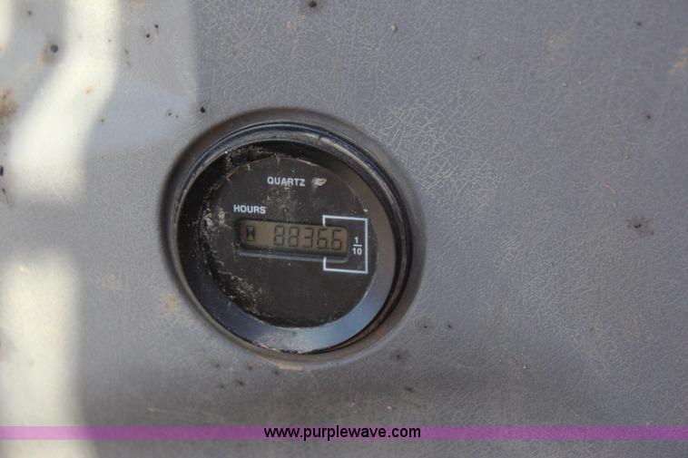 image for item J7561 2005 Kobelco SK330LC excavator