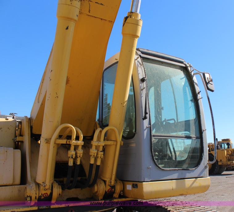 image for item J7561 2005 Kobelco SK330LC excavator