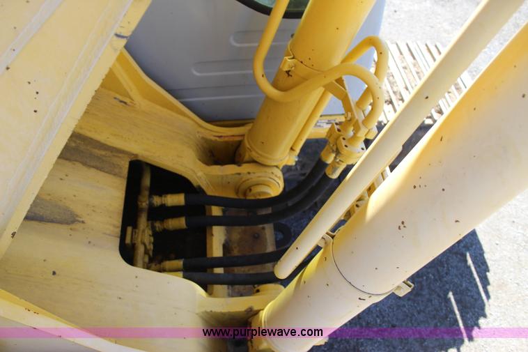 image for item J7561 2005 Kobelco SK330LC excavator