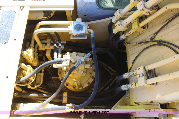 image for item J7561 2005 Kobelco SK330LC excavator