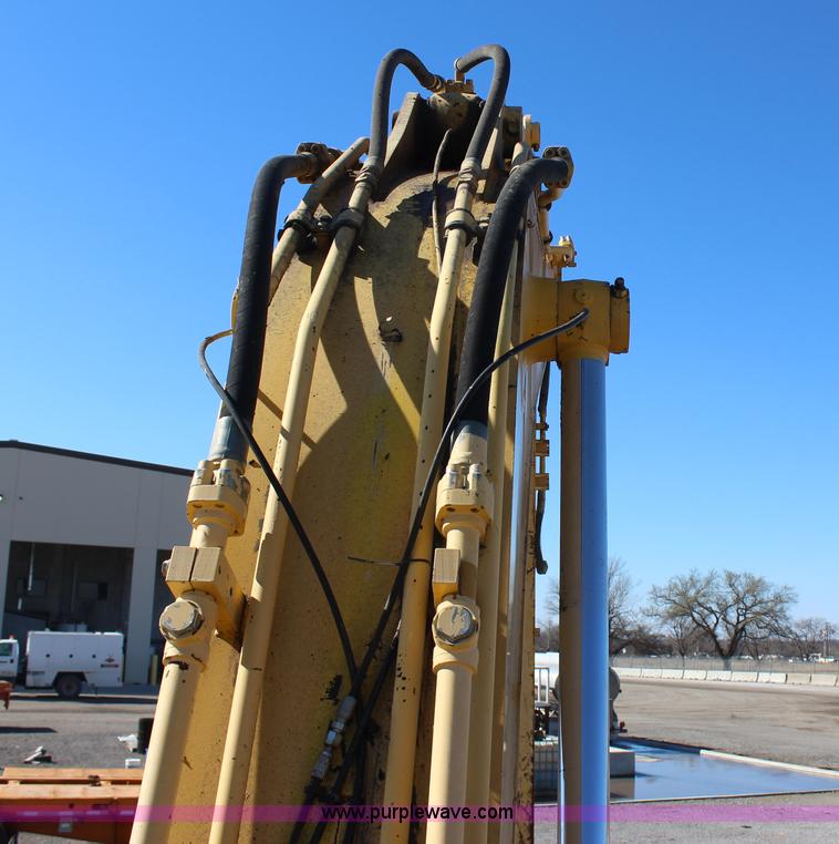 image for item J7561 2005 Kobelco SK330LC excavator