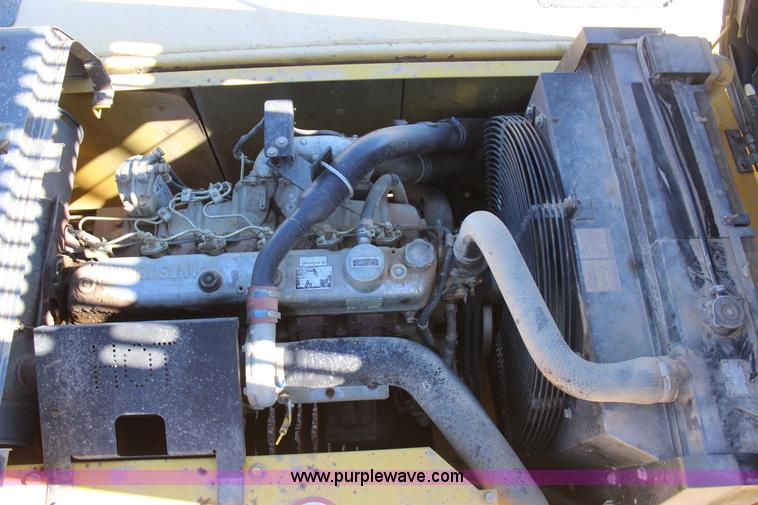 image for item J7561 2005 Kobelco SK330LC excavator